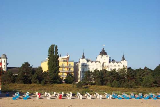 Strandpromenade mit Villen